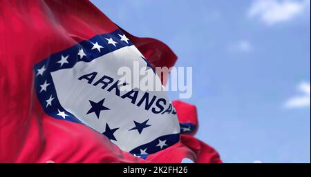 Die Staatsflagge von Arkansas winkt im Wind Stockfoto