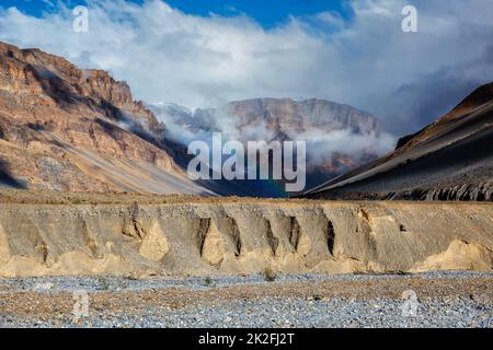 Regenbogen in Spiti Valley Stockfoto