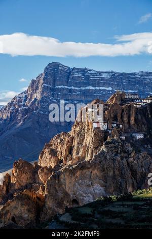 Dhankar Kloster thront auf einer Klippe im Himalaya, Indien Stockfoto