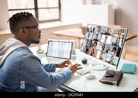 Online-Videokonferenz-Meeting Im Büro Ansehen Stockfoto