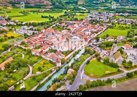 Das befestigte Dorf Glorenza oder Glurns in Val Venosta aus der Vogelperspektive Stockfoto