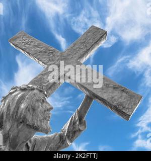 Statue von Jesus, der sein Kreuz trägt Stockfoto