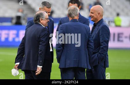 Saint Denis, Frankreich. 22/09/2022, Präsident des FFF Noel Le Graet, Frankreichs Cheftrainer Didier Deschamps und sein Stellvertreter Guy Stephan vor dem UEFA Nations League, Group A1, Tour 5 Spiel zwischen Frankreich und Österreich am 22. September 2022 in Saint-Denis, einem Vorort von Paris, Frankreich. Foto von Christian Liewig/ABACAPRESS.COM Stockfoto