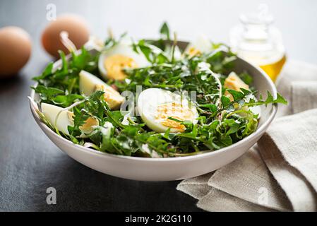 Löwenzahn-Salateier Stockfoto