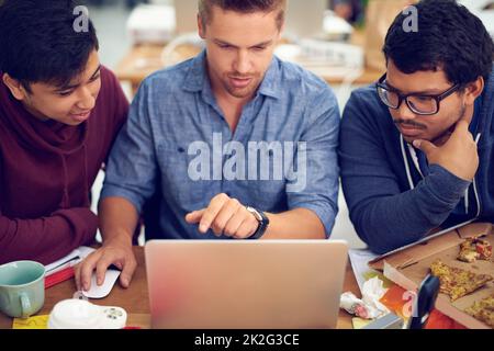 Die IT-Experten. Aufnahme von Mitarbeitern in einem IT-Büro. Stockfoto