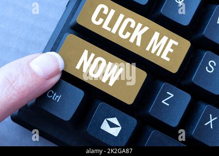 Textunterschrift mit Click Me Now. Wort auf Internet-Helpdesk geschrieben Drücken Sie die Taste Online-Symbol Nertwork Stockfoto