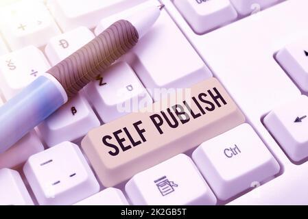 Signieren und Selbstveröffentlichung anzeigen. Konzeptfoto veröffentlichte Arbeiten unabhängig und auf eigene Kosten Indie Autorin Stockfoto