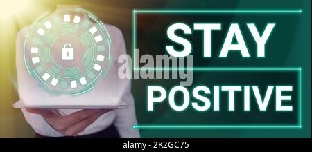 Der Text der Handschrift bleibt positiv. Geschäftsidee Erwecken von Gedanken Sinnen Sie optimistisch und real Stockfoto