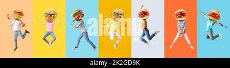 Satz von springenden Menschen mit leckeren Burger anstelle von ihren Köpfen auf bunten Hintergrund Stockfoto