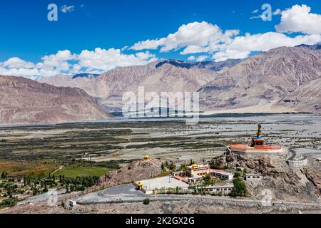 Maitreya Buddha-Statue im Nubra-Tal, Ladakh, Indien Stockfoto