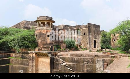 Schritt gut und Wände von Taragarh Fort, Bundi, Rajasthan, Indien. Stockfoto