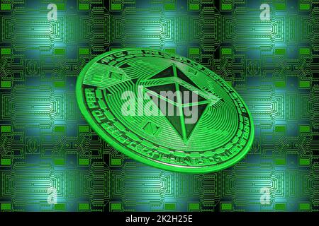 Grünes Brett und eine wertvolle grüne Äthermünze aus ethereum Crypto Currency Oblique Stockfoto
