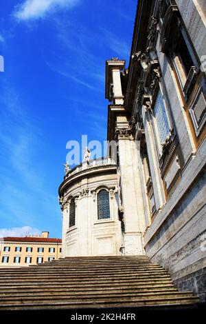 Vorderseite der historischen Kirche Basilica Papale di Santa Maria Maggiore in Rom Stockfoto