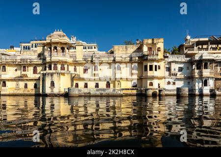 Stadtschloss am Pichola-See, Udaipur, Rajasthan, Indien Stockfoto