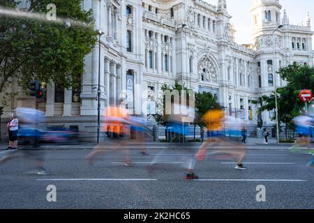 Madrid, Spanien, 2022. September. Läufer, die am Madrider Rennen teilnehmen, laufen für Madrid 2022 im Stadtzentrum Stockfoto