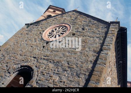 Historische Steinkirche im Zentrum von Deruta, dem Porzellandorf, in Umbrien Stockfoto