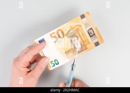 Inflation, Finanzcrash, Euro-Banknoten, Wirtschaftsentwicklung und steigende Preise, hohe Lebenshaltungskosten Stockfoto