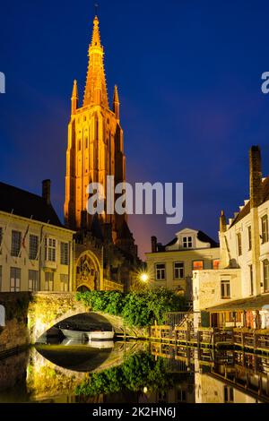 Kirche Unserer Lieben Frau und den Kanal. Brugge Brügge, Belgien Stockfoto