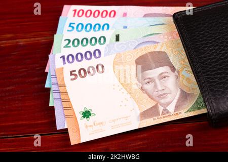 Indonesisches Geld - Rupiah - neue Serie von Banknoten in der Brieftasche Stockfoto