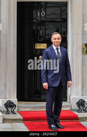 Andrzej Duda, Präsident der Republik Polen, an der Downing Street 10 in Westminster, um sich mit Liz Truss, London, Großbritannien, zu treffen Stockfoto