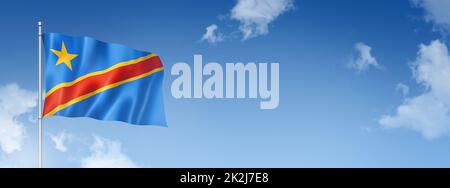 Flagge der Demokratischen Republik Kongo isoliert auf einem blauen Himmel. Horizontales Banner Stockfoto