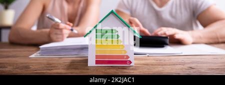 Haus Mit Energieeffizienzrate Stockfoto