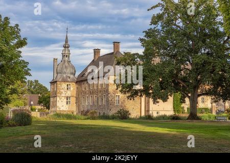 Schloss Lembeck in Dorsten, Deutschland, umgeben von einem wunderschönen Park Stockfoto