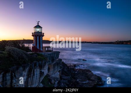 Blick auf den Hornby Leuchtturm in Watsons Bay bei Sonnenuntergang. Watsons Bay liegt am Rande des Sydney Harbour, Sydney, New South Wales - 22. Mai 20 Stockfoto