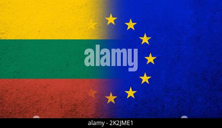 Flagge der Europäischen Union mit Litauen Nationalflagge. Grungen Hintergrund Stockfoto