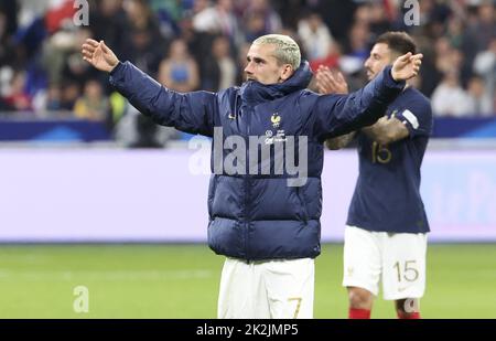 Paris, Frankreich - 22/09/2022, Antoine Griezmann von Frankreich begrüßt die Fans nach dem UEFA Nations League, League A - Gruppe 1 Fußballspiel zwischen Frankreich und Österreich am 22. September 2022 im Stade de France in Saint-Denis bei Paris, Frankreich - Foto: Jean Catuffe/DPPI/LiveMedia Stockfoto