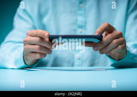 Scheckeinzahlung Per Fernzugriff, Foto Wird Aufgenommen Stockfoto