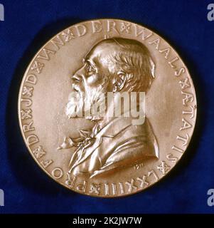 Johannes Diderik Van der Waals (1837-1923) niederländischer Physiker. Nobelpreis für Physik 1910. 1873 Gleichung zur Definition des physikalischen Zustands von Gas oder Flüssigkeit. Vorderseite der Gedenkmedaille Stockfoto