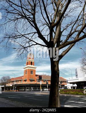 ALBURY, NEW SOUTH WALES, AUSTRALIEN. - Am 8. August 2021. -Heritage alten Uhrturm Gebäude von Koronett Juweliere der Auszeichnung in der Dean Street, Albury Stockfoto