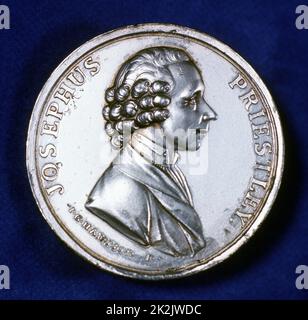 Joseph Priestley (1733-1804) englischer Chemiker und presbyterianischer Minister. Aus der Vorderseite der Gedenkmedaille vom 1803. Stockfoto