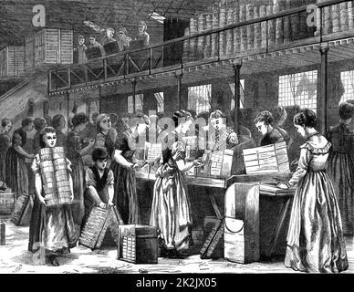 Frauen und Mädchen sowie ein kleiner Junge arbeiten in der Spielfabrik von Bryant & May, Fairfield Road, Bow, London. Aus „The Illustrated London News“ (London, 1871). Gravur. Stockfoto