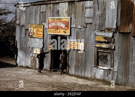 Zur Arbeit. Der Manager sagte: „Wir haben 150 Arbeiter neben den Kindern.“ 1911 Kinderarbeit in Amerika Stockfoto