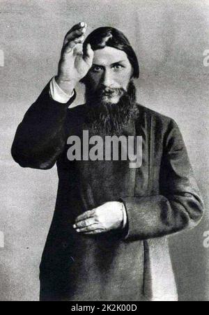 Gregory Jefimovich Rasputin (1869-1916), ein russischer Mystiker, der die letzten Tage des russischen Imperators Nikolaus II., seiner Frau Alexandra und ihres einzigen Sohnes Alexei beeinflusst hat. Stockfoto