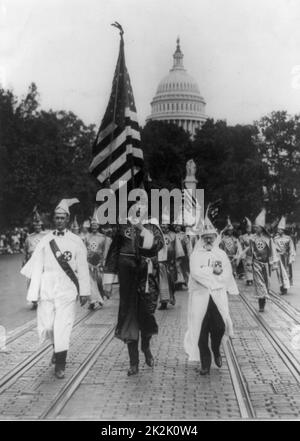 Parade des Ku Klux Klan durch Grafschaften in Virginia, die an den District of Columbia 1926 Grenzen Stockfoto