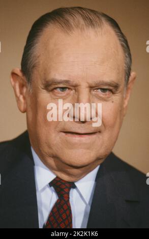 Der französische Politiker, der damalige Premierminister Raymond Barre, besuchte die politische Fernsehsendung „L'heure de verité“. 12. Februar 1991 Stockfoto