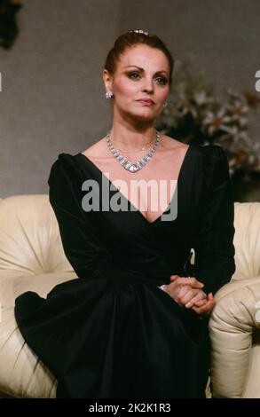 Porträt der französischen Schauspielerin Catherine Rouvel in der Rolle von Caroline im Theaterstück „Noix de Coco“ von Marcel Achard. Mai 1984 Stockfoto