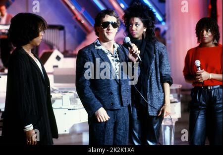 Der französische Sänger Gilbert Montagné am Set der Antenne 2 TV Variety Show 'Champs-Elysées' im Januar 1984. Stockfoto