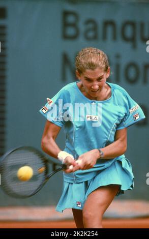 Die ehemalige jugoslawische Tennisspielerin Monica Seles während des Halbfinales der Frauen bei den French Open gegen die Deutsche Steffi Graf. Paris, Den 1989. Juni Stockfoto