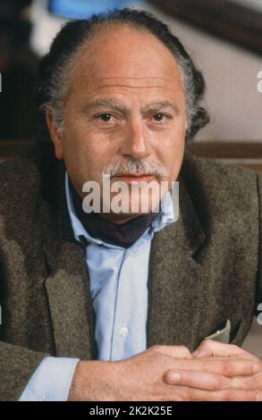 Porträt des französischen Journalisten Michel Polac am Set seiner Fernsehsendung 'Droit de réponse', 1982. Stockfoto