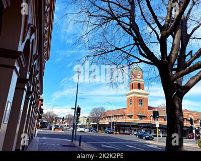 ALBURY, NEW SOUTH WALES, AUSTRALIEN. - Am 8. August 2021. -Heritage alten Uhrturm Gebäude von Koronett Juweliere der Auszeichnung in der Dean Street, Albury Stockfoto