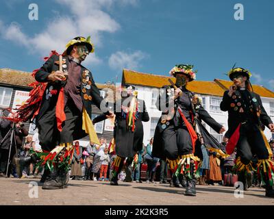 Walisische Morris-Tänzer auf Winkle Island in Rock A Nore beim Jack in the Green Festival 2022. Mai - Hastings East Sussex England Stockfoto