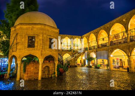 Buyuk Han bei Nacht. Der größte Caravansarai in Zypern, Nikosia Stockfoto