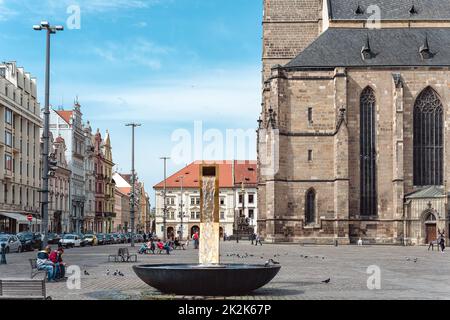 Pilsen (Pilsen), Tschechische Republik - 27. Mai 2018: St. Bartholomäus-Kathedrale auf dem Platz der Republik in Pilsen Stockfoto