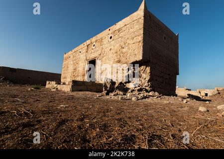 Al Jazirah Al Hamra ist eine Stadt im Süden der Stadt Ras Al Khaimah in den Vereinigten Arabischen Emiraten. Es ist für seine Sammlung von verlassenen Hous bekannt Stockfoto