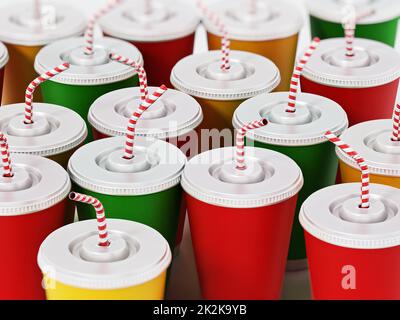 Gestapelte Pappbecher mit Soda. 3D Abbildung Stockfoto