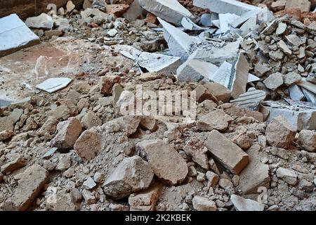 Trümmerhaufen zerstörte das Gebäude Stockfoto